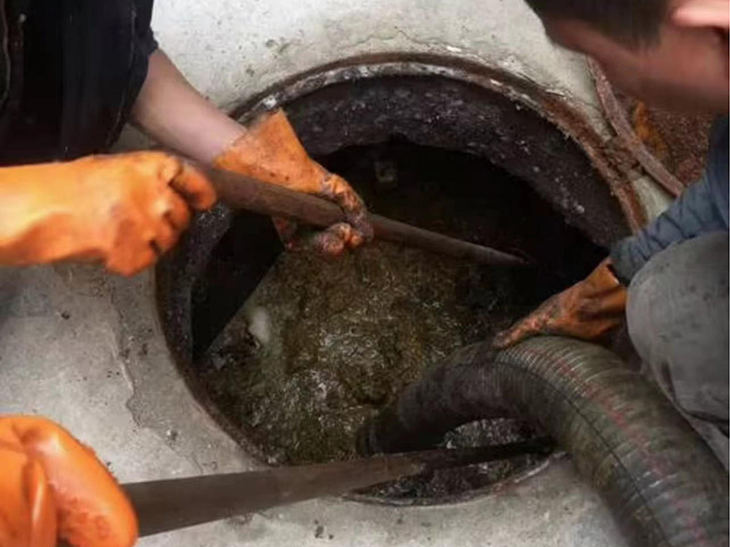 珠晖清理化粪池时如何避免沼气的危害？